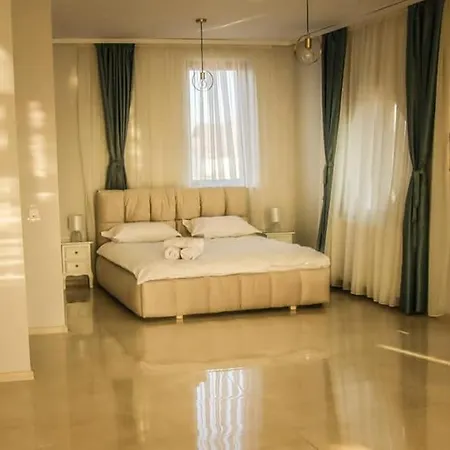 Caprice Deluxe Accomodation Drobeta Turnu Severin Exterior photo