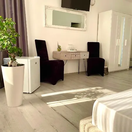 Caprice Deluxe Accomodation Drobeta Turnu Severin Exterior photo