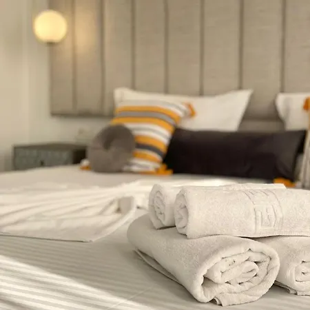 Caprice Deluxe Accomodation Drobeta Turnu Severin Exterior photo