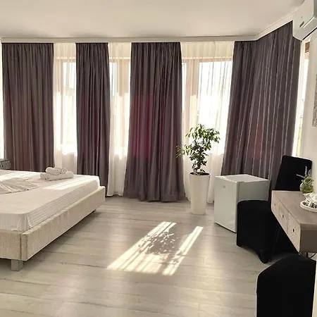 Caprice Deluxe Accomodation Drobeta Turnu Severin Exterior photo