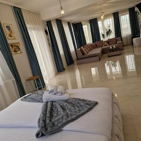 Caprice Deluxe Accomodation Drobeta Turnu Severin Exterior photo