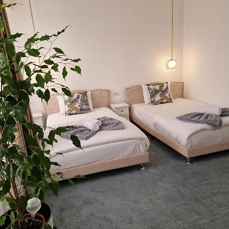 Caprice Deluxe Accomodation Drobeta Turnu Severin Exterior photo